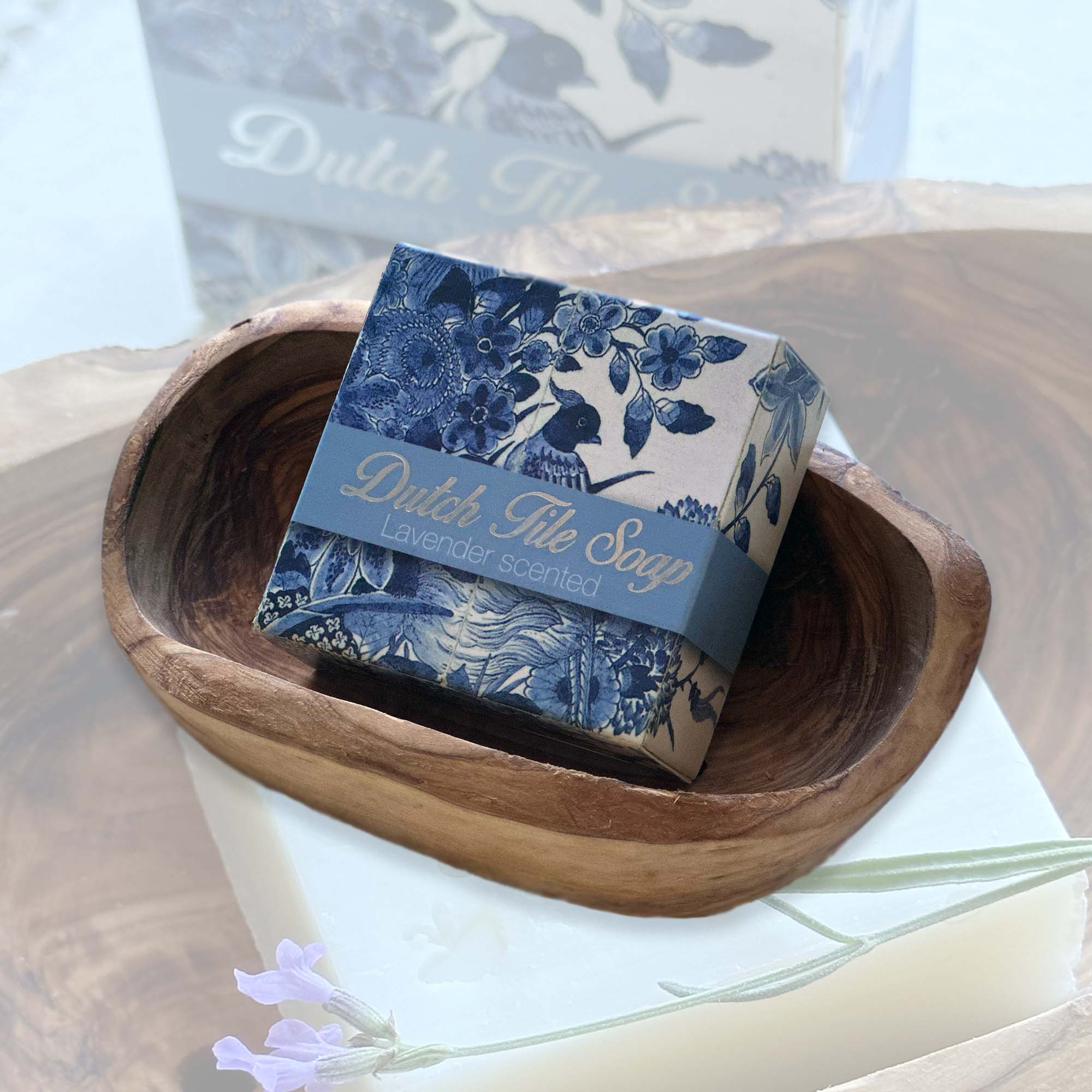 olijfhouten-zeepbakje-inclusief-zeep-cadeau